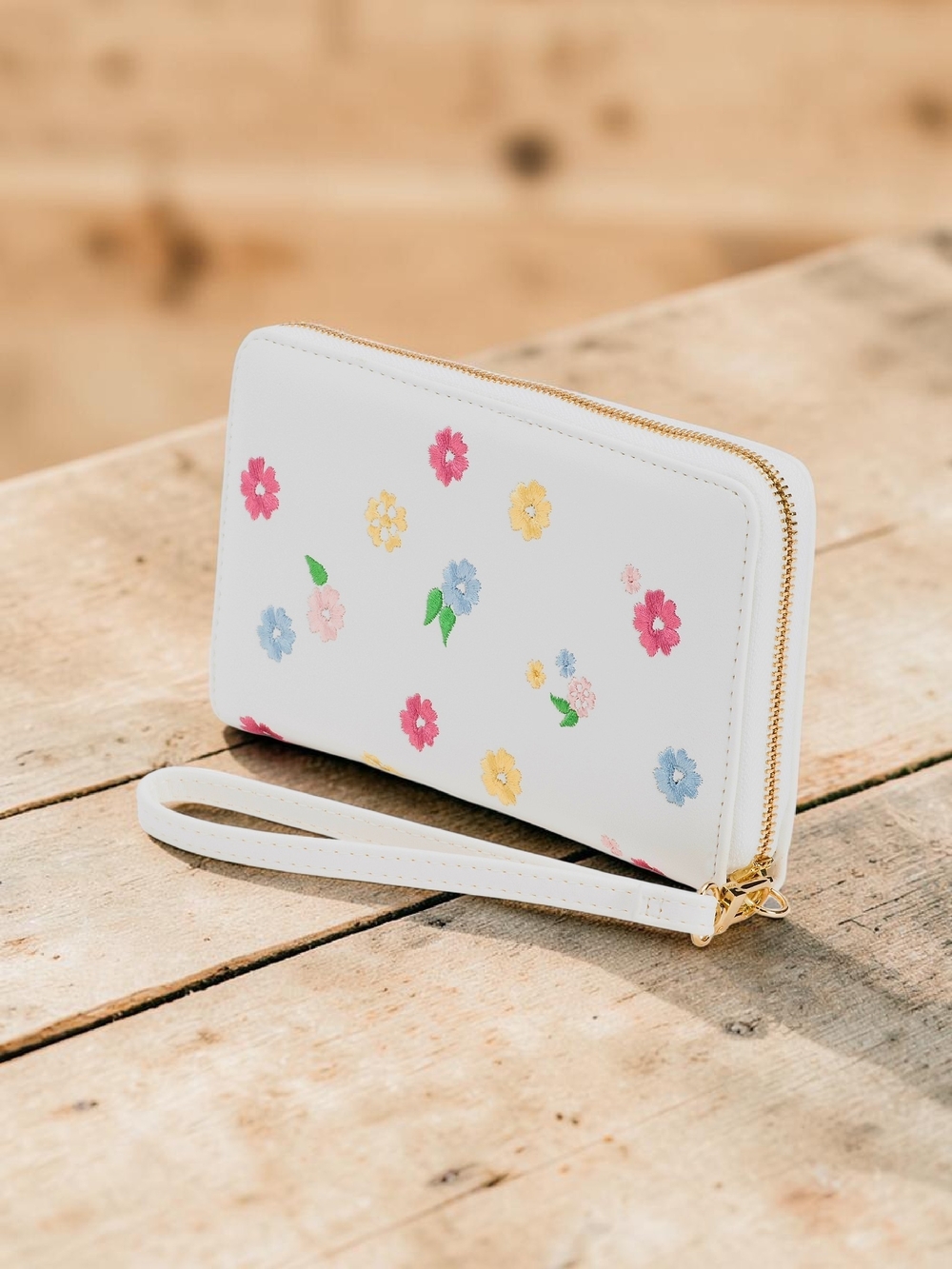 NEW Betsey Johnson White Embroidered Floral Wallet Wristlet Strap 8"x4.75" NWT - Picture 3 of 9